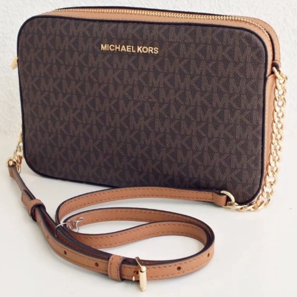 Michael Kors Handbags - Michael Kors The Jet Set Crossbody Bag